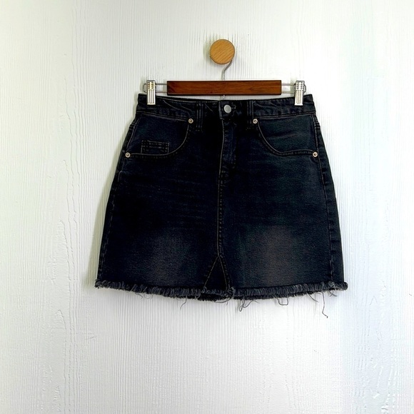 wild fable Dresses & Skirts - Wild Fable - Black Stonewash Frayed Zip Up Denim Cotton Mini Skirt Size 4